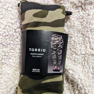 Lace-Up Camo Print Leggings